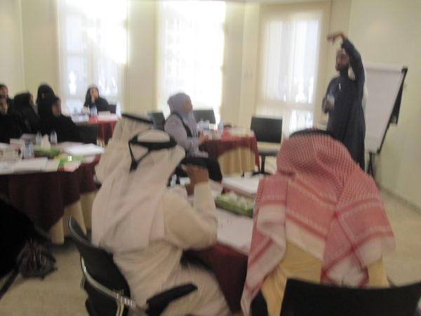 د. محمد العامري يقدم برنامجًا تدريبيًا بعنوان: "إدارة وتفعيل الذات" لمنسوبي دائرة التنمية الاقتصادية بأبوظبي